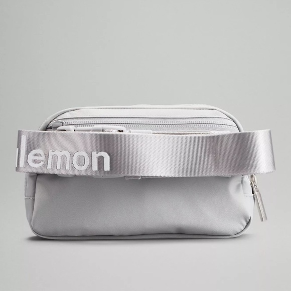 NWT lululemon Everywhere Belt Bag - silver/white - Picture 7 of 11
